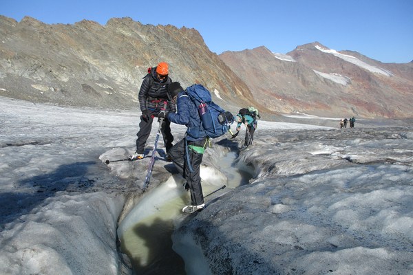 Youths explored melting glaciers in Tyrol
