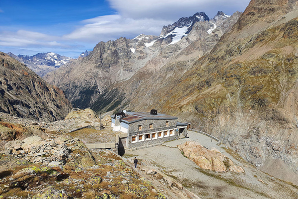 Alpine huts: the first victims of the climate crisis?