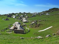 “Glamping” in the Slovenian Alps: a critical view