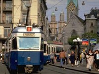 Des jeunes réfléchissent à des solutions de transport durables dans les Alpes