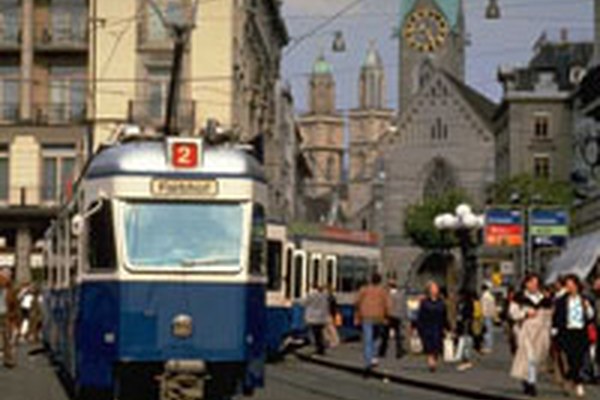 Des jeunes réfléchissent à des solutions de transport durables dans les Alpes