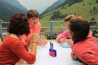 Des jeunes dialoguent sur la mobilité et le travail