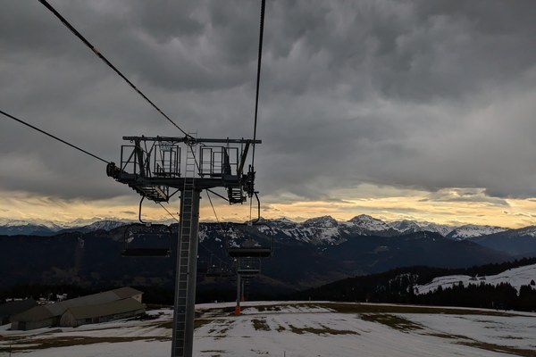 La montagne se réchauffe, la loi refroidit