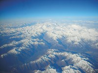 La scène est grande, les acteurs nombreux