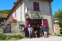 Une épicerie-bar collectivement réinventée