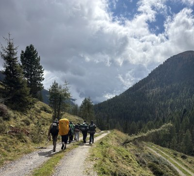 Attraversare i confini tra natura, comunità e utopie vissute