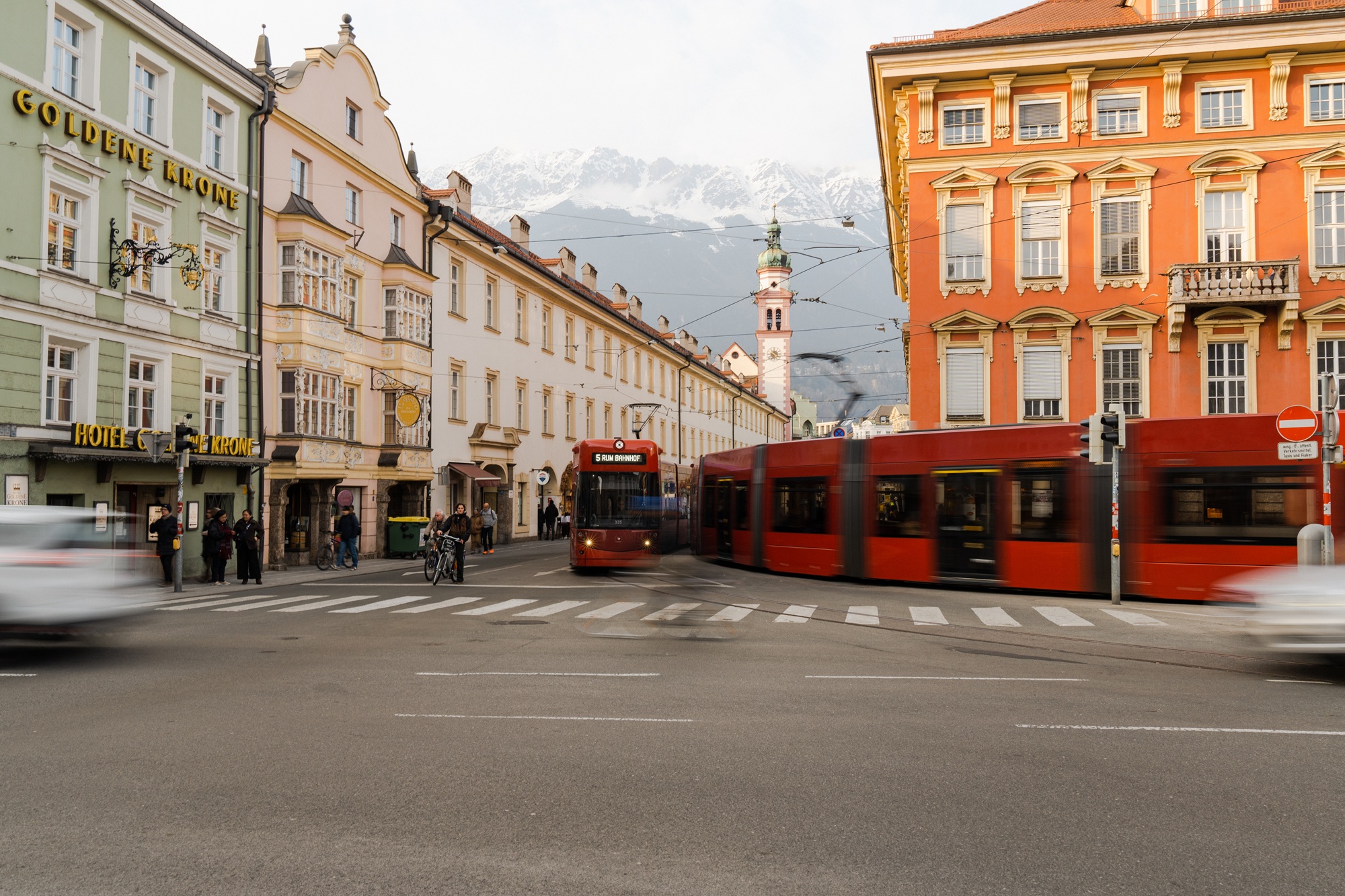Mettere in moto le Alpi - immaginare la mobilità del futuro