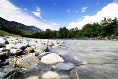 Camicia di forza ai fiumi alpini