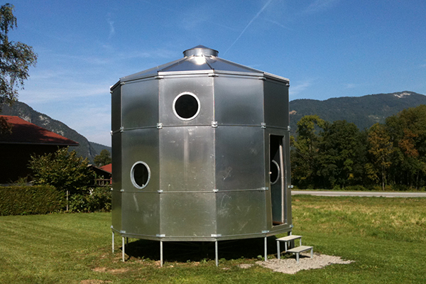 La mano invisibile delle donne