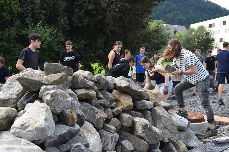 Progetto SteinReich: costruzione di muri a secco a Belluno/I e laboratorio artistico a Ruggell/LI nell'autunno 2024.