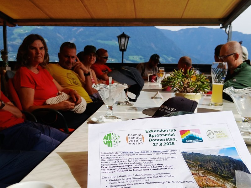 AmUm_MeranO_wandern_fuers_spronsertal_27.08.26_Diskussion (c) AmUm MeranO.jpg