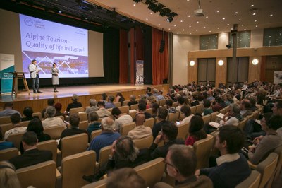 Tourismus: die zwei Seiten der Medaille