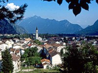 Berge von Köstlichkeiten in Cimolais/I
