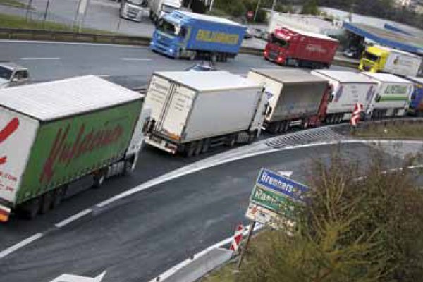 Alpen-Transitverkehr: viele Probleme, zwei Perspektiven