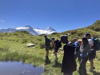 Internationales Camp in den französischen Alpen