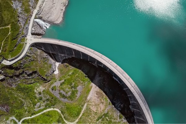 Policy Brief: Deregulierungsmassnahmen zur Beschleunigung des Einsatzes erneuerbarer Energien