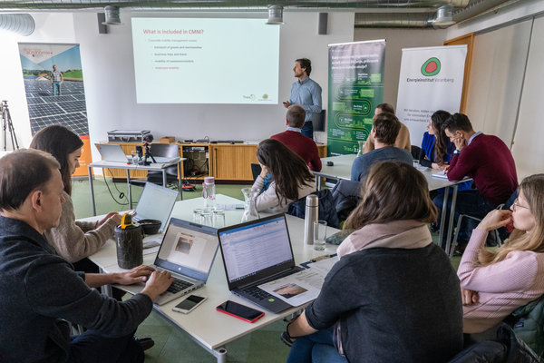 [Napovedujemo] Upravljanje trajnostne mobilnosti v podjetju ali ustanovi – brezplačno izobraževanje