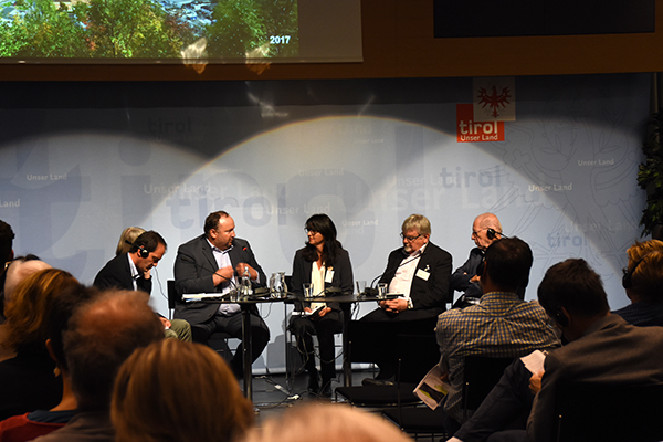 Pokrajino zaznamujejo zahteve družbe