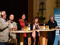 Skupaj z majhnimi koraki proti cilju