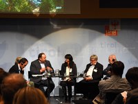 Pokrajino zaznamujejo zahteve družbe